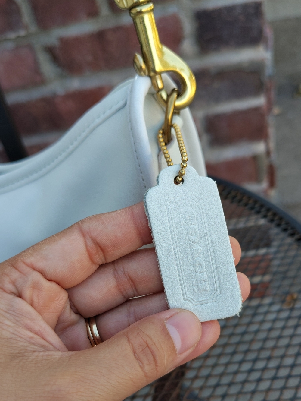 Vintage Coach Leather Swinger Crossbody Shoulder Bag Bone White Classic 80s USA - Picture 4 of 16